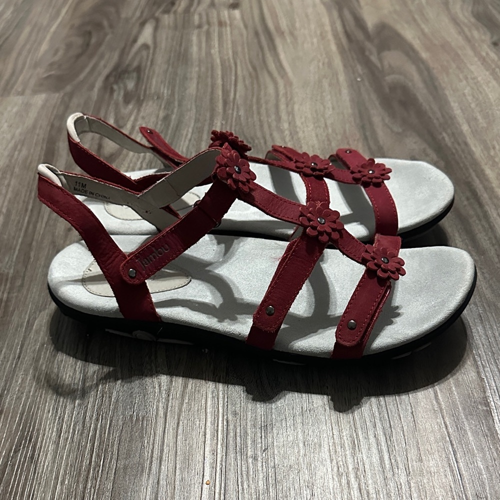 Jambu Women's Red Floral Sandals - Picture 5 of 10
